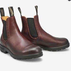 *SOLD* Blundstone burgundy boots